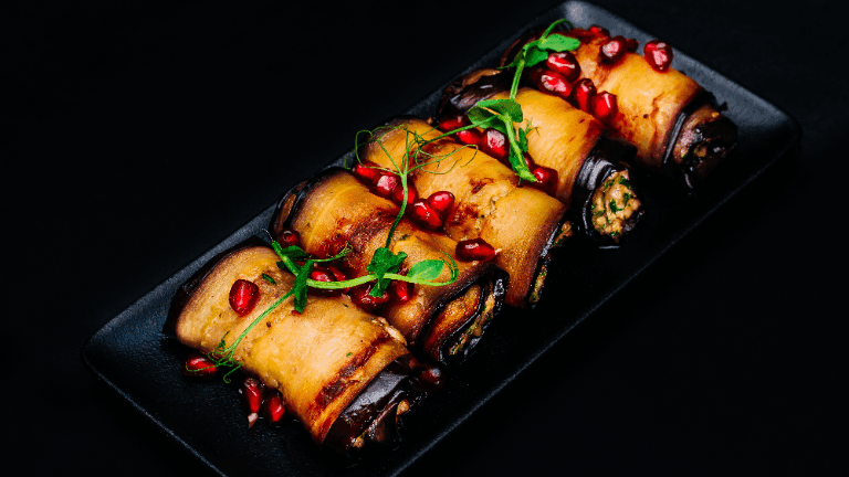 Baklažānu rulisi ar grieķu riekstiem