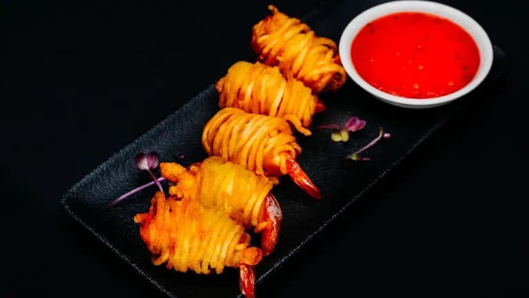 Garneles kartupeļu skaidiņās