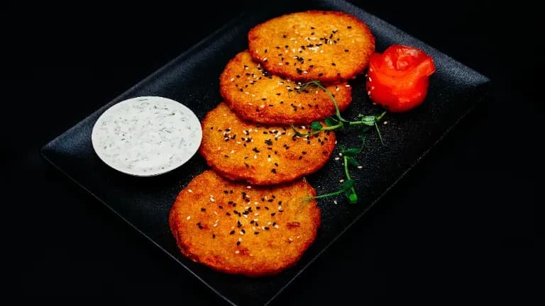 Kartupeļu pankūkas mazsālītu lasi