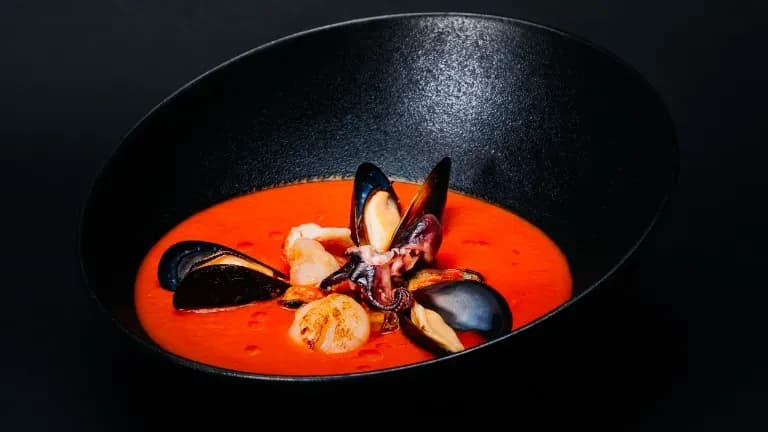 Tomātu zupa ar jūras veltēm